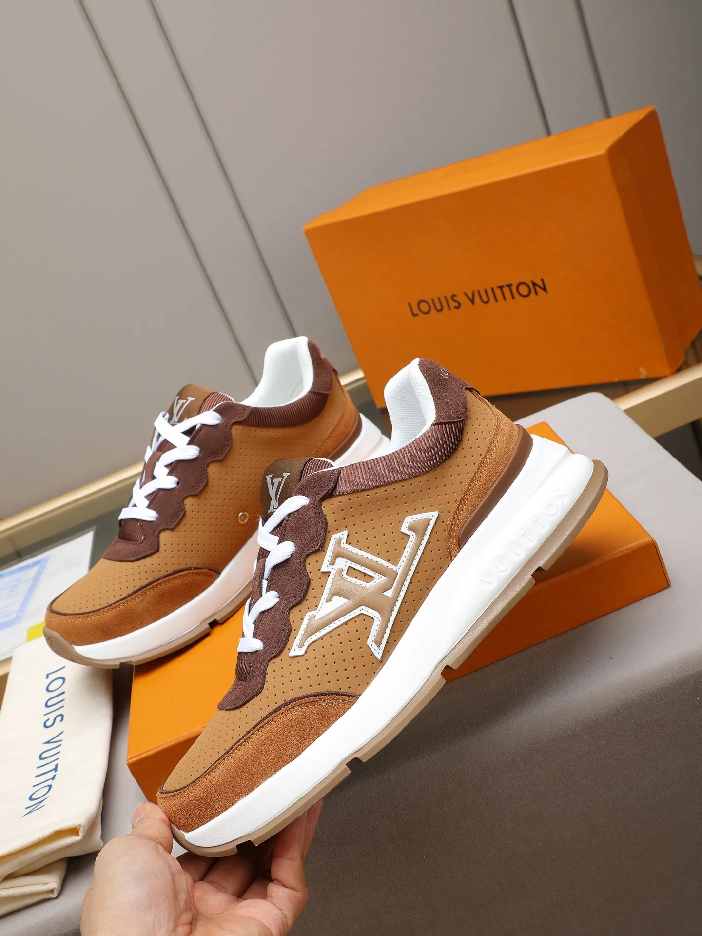 Men's shoes 💰460 Brand: LOUIS VUITTON Louis Vuitton LV Size: 38 39 40 41 42 43 44 (45 customized) Fabric: original cowhide cowhide 🔸Inside of: mesh 🔺Sole: counter foam outsole
